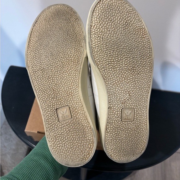 Veja Sneakers - Picture 4 of 10